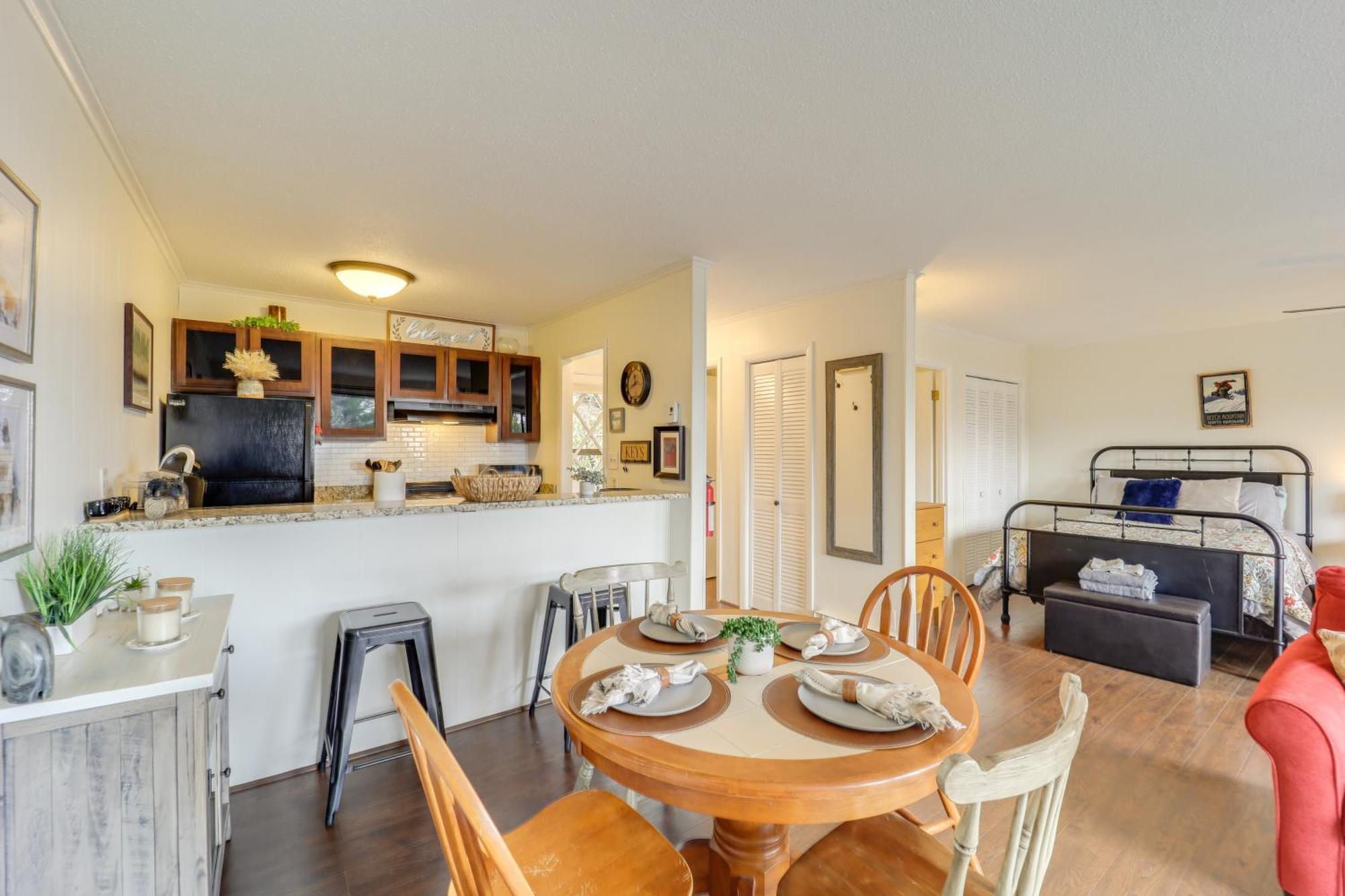 Beech Mountain Studio With Balcony Less Than 1 Mi To Skiing! 외부 사진