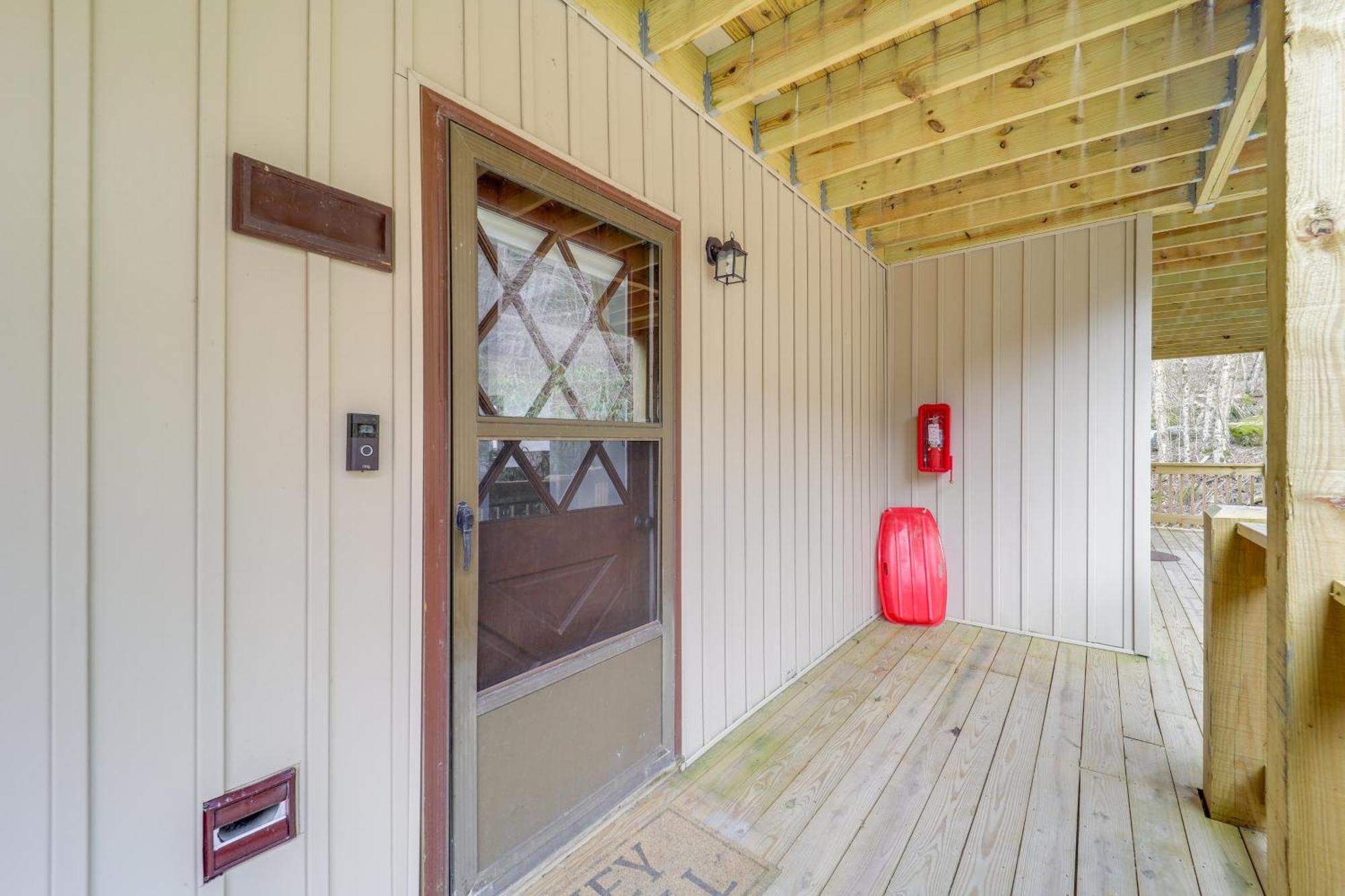 Beech Mountain Studio With Balcony Less Than 1 Mi To Skiing! 외부 사진